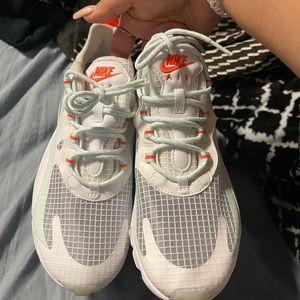 Brand New Womens Nikes Sz 8